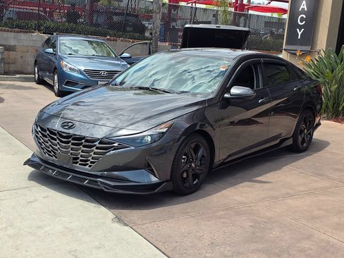 Used 2021 Hyundai Elantra Limited w/ Cargo Package FWD image 5