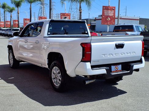 Used 2025 Toyota Tacoma SR5 AWD/4WD image 4