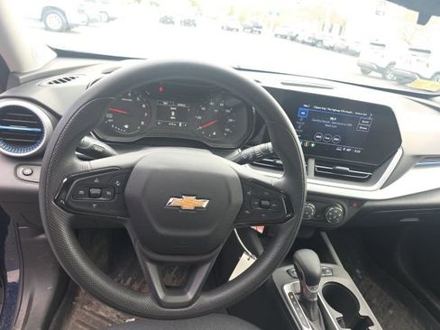 Used 2024 Chevrolet Trax LS w/ LS Convenience Package image 6