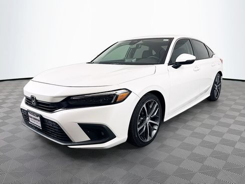 Used 2024 Honda Civic Touring image 3