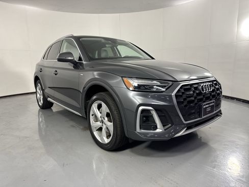 Used 2022 Audi Q5 2.0T Premium Plus w/ Premium Plus Package AWD/4WD image 3