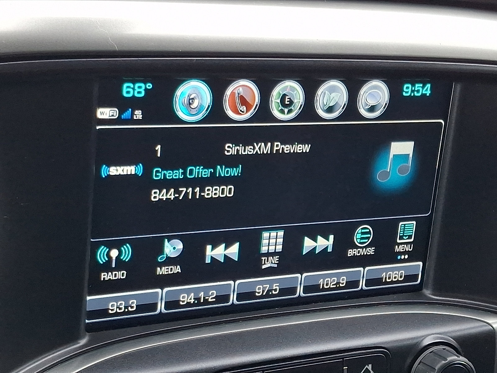 Used 2018 Chevrolet Silverado 1500 LT w/ LT Eassist Package AWD/4WD image 15