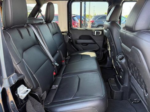 Used 2022 Jeep Wrangler Unlimited Rubicon 4xe w/ Cold Weather Group AWD/4WD image 19