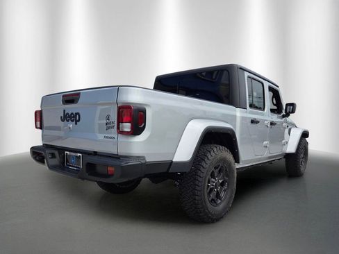 Used 2022 Jeep Gladiator Sport AWD/4WD image 3