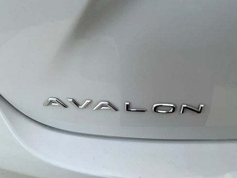 Used 2016 Toyota Avalon Touring image 13