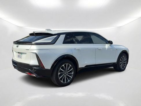 Used 2024 Cadillac Lyriq Sport RWD image 6