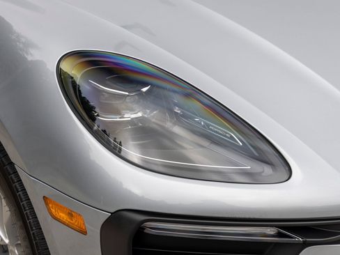 Certified 2026 Porsche Macan AWD/4WD image 15