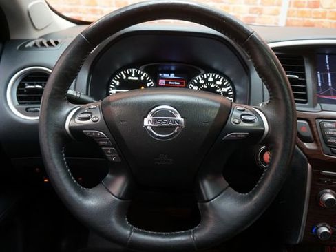 Used 2018 Nissan Pathfinder Platinum AWD/4WD image 13