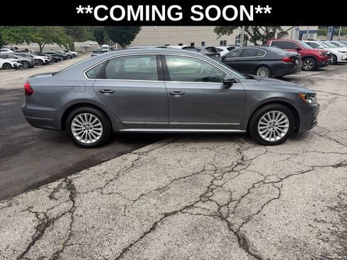 Used 2017 Volkswagen Passat 1.8T SE FWD image 4