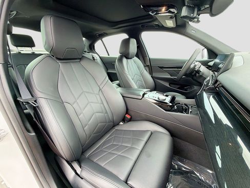 Certified 2025 BMW 530i image 17