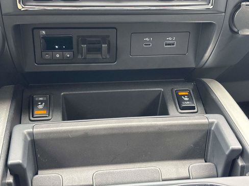 Used 2023 Nissan Titan SV w/ SV Convenience Package image 26