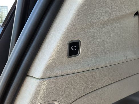 Used 2023 Chrysler Pacifica Limited FWD image 31