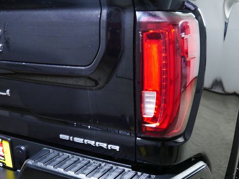 Used 2022 GMC Sierra 3500 Denali w/ Denali Black Diamond Edition AWD/4WD image 17