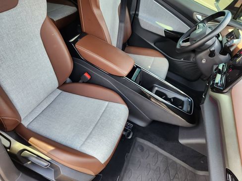 Certified 2023 Volkswagen ID.4 Pro AWD/4WD image 10