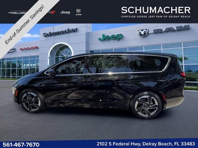 New 2027 Chrysler Pacifica Limited
