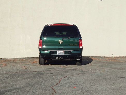 Used 2002 Cadillac Escalade 2WD image 4