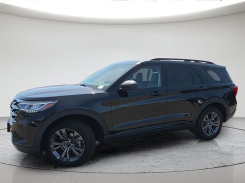 New 2026 Ford Explorer Active w/ Active Comfort Package AWD/4WD image 8