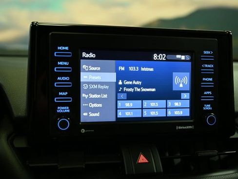 Used 2022 Toyota RAV4 LE image 29