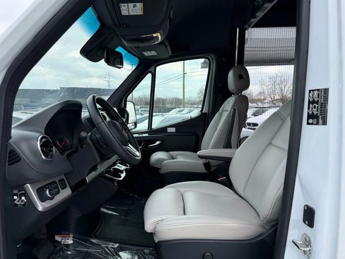 Used 2022 Mercedes-Benz Sprinter 3500 w/ Parking Package image 36