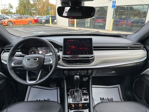 Used 2024 Jeep Compass Limited image 23