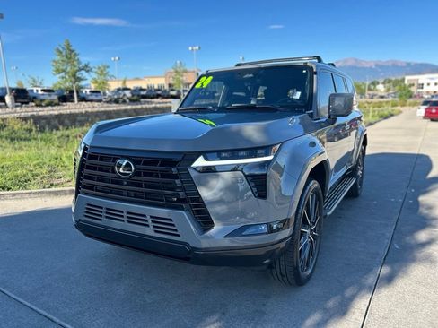 Used 2024 Lexus GX 550 w/ Cold Area Package AWD/4WD image 3