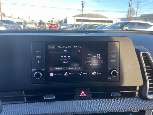 Used 2025 Kia Sportage LX image 20