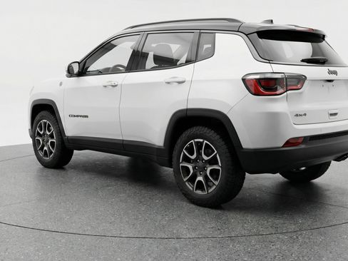 Used 2025 Jeep Compass Trailhawk AWD/4WD image 6