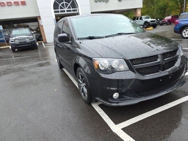 Used 2016 Dodge Grand Caravan R/T w/ Driver Convenience Group FWD image 3