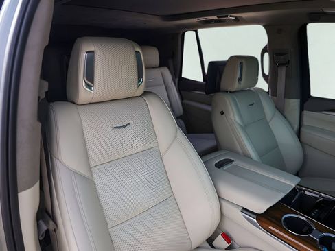 Used 2025 Cadillac Escalade Sport Platinum w/ LPO, ONYX Package AWD/4WD image 35