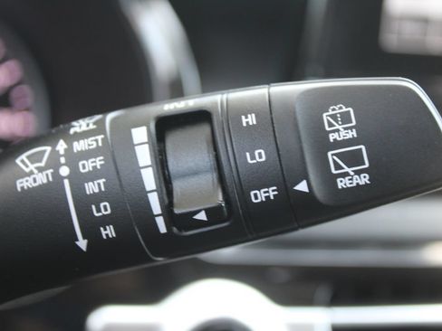 Certified 2023 Kia Seltos SX w/ SX Sunroof Package AWD/4WD image 31