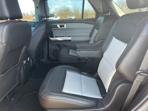 Used 2023 Ford Explorer XLT w/ Equipment Group 202A image 21