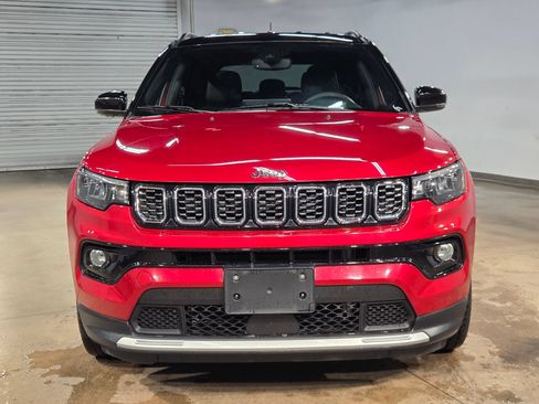 Used 2025 Jeep Compass Limited AWD/4WD image 2