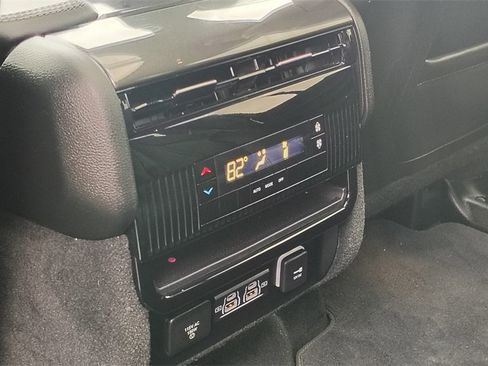 Used 2023 Jeep Wagoneer 4WD w/ Premium Group I image 31