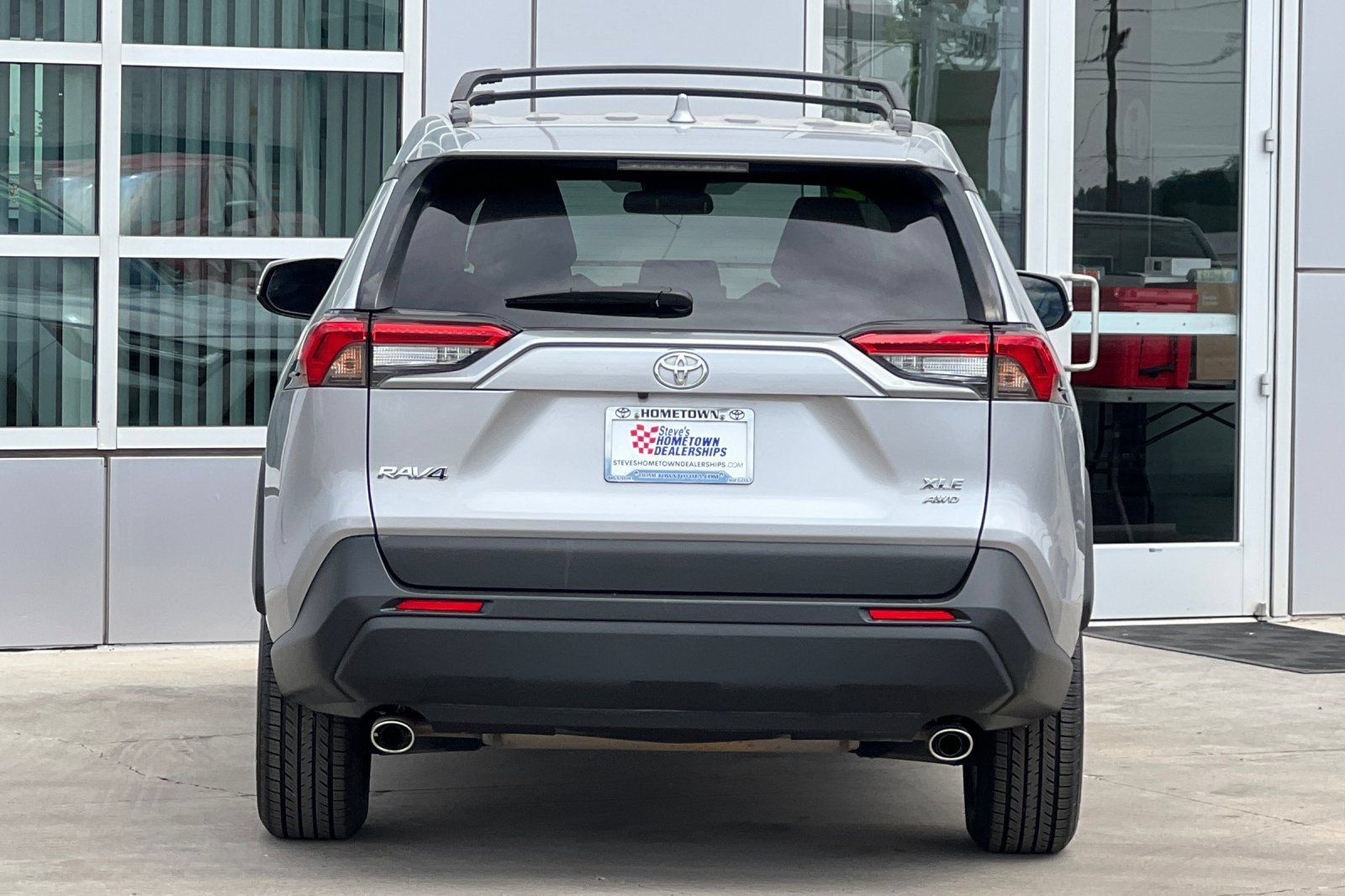 Used 2022 Toyota RAV4 XLE AWD/4WD image 5