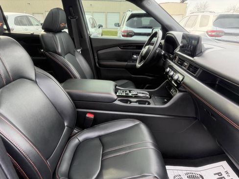 Used 2025 Honda Pilot TrailSport image 33