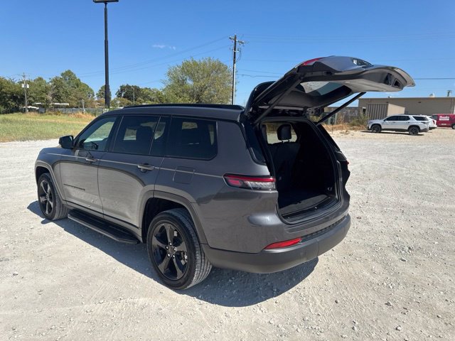 Used 2023 Jeep Grand Cherokee L Laredo RWD image 4