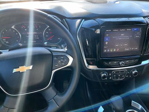 Used 2023 Chevrolet Traverse LT w/ Rear Camera Mirror Package image 19