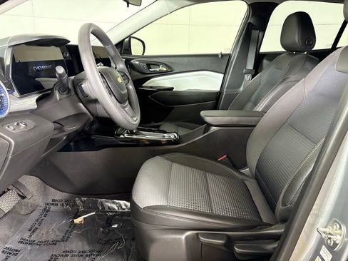 Used 2024 Chevrolet Trax LT image 23