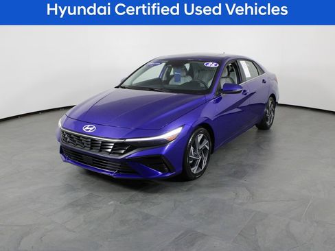 Used 2025 Hyundai Elantra Limited image 2