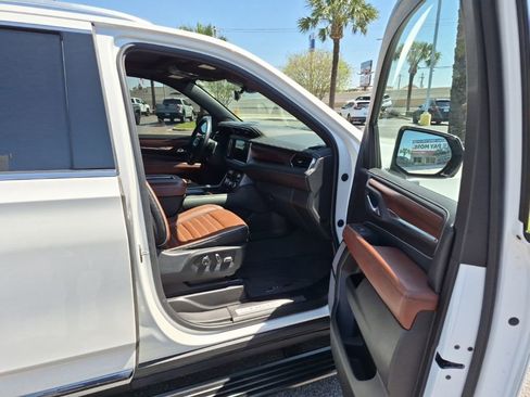 Used 2023 GMC Yukon Denali Ultimate image 20
