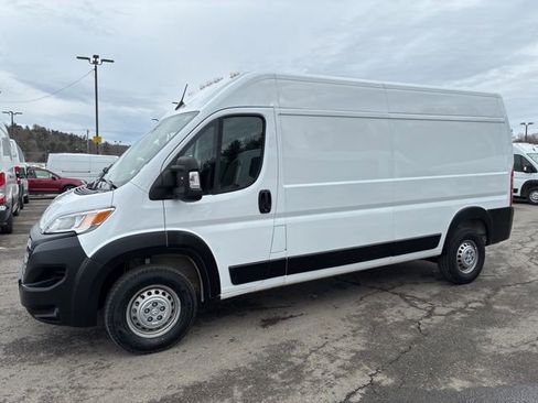 Used 2025 RAM ProMaster 2500 w/ Convenience Group image 4