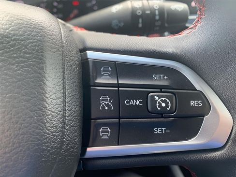 Used 2025 Jeep Compass Trailhawk AWD/4WD image 9