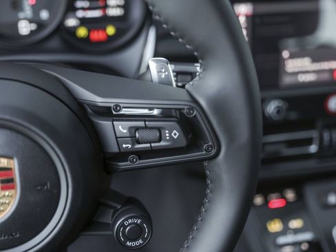 New 2026 Porsche Macan image 18