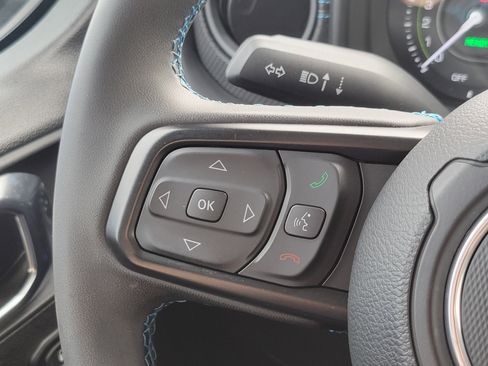 Used 2025 Jeep Wrangler Unlimited Rubicon 4xe w/ Convenience Group image 10