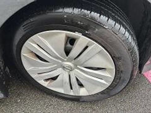 Used 2022 Nissan Leaf S image 16