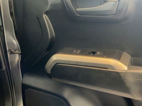 Used 2021 Toyota Tacoma SR5 RWD image 40