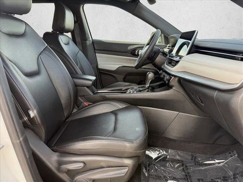 Used 2025 Jeep Compass Limited image 10