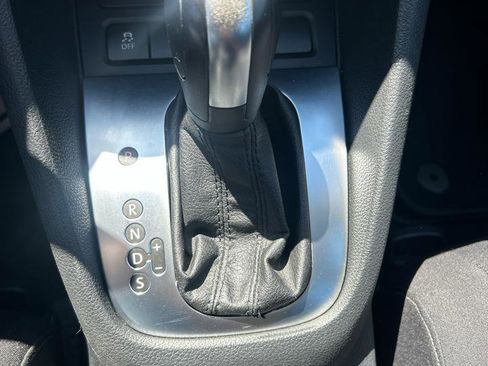 Used 2014 Volkswagen Golf 4-Door FWD image 20