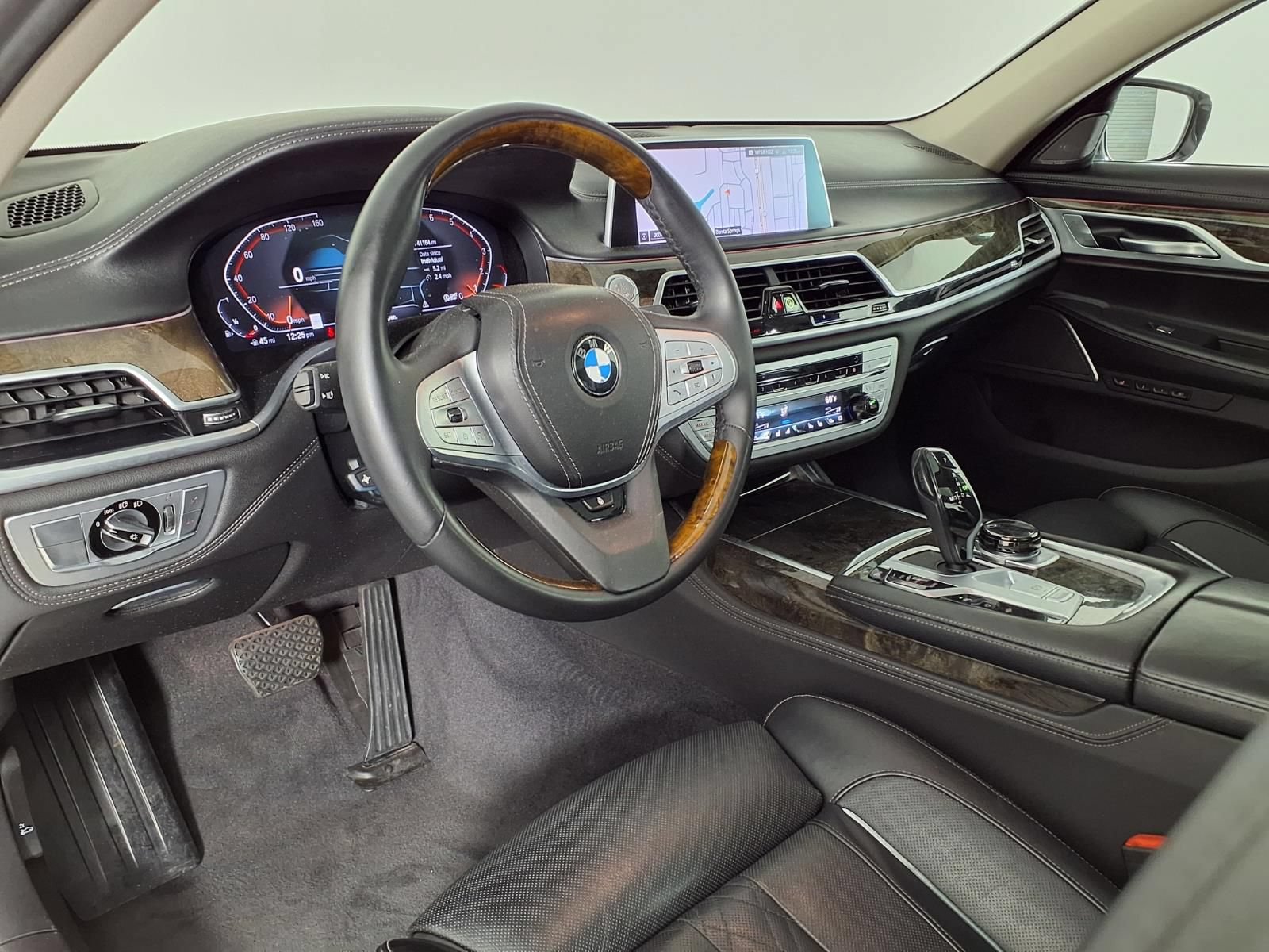 Used 2022 BMW 740i w/ Premium Package RWD image 16