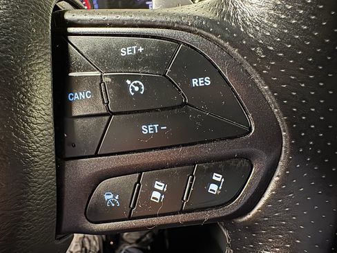 Used 2021 Dodge Durango R/T w/ Technology Group AWD/4WD image 17